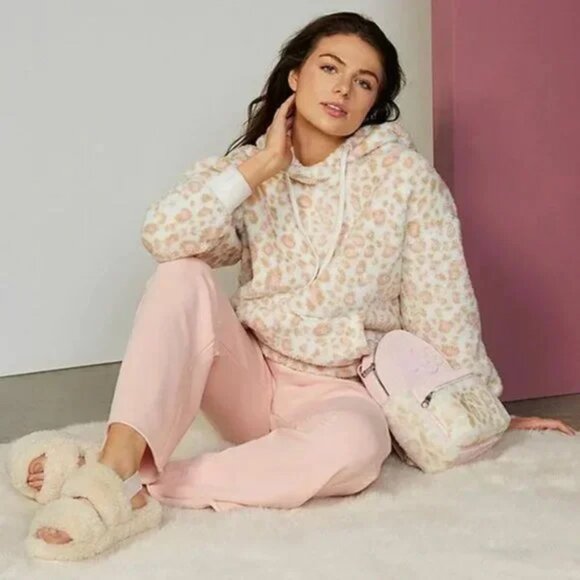 UGG Lora Sherpa Hoodie Size M Cozy Soft Warm Fleece Pocket Leopard Lounge $98 - Picture 2 of 15